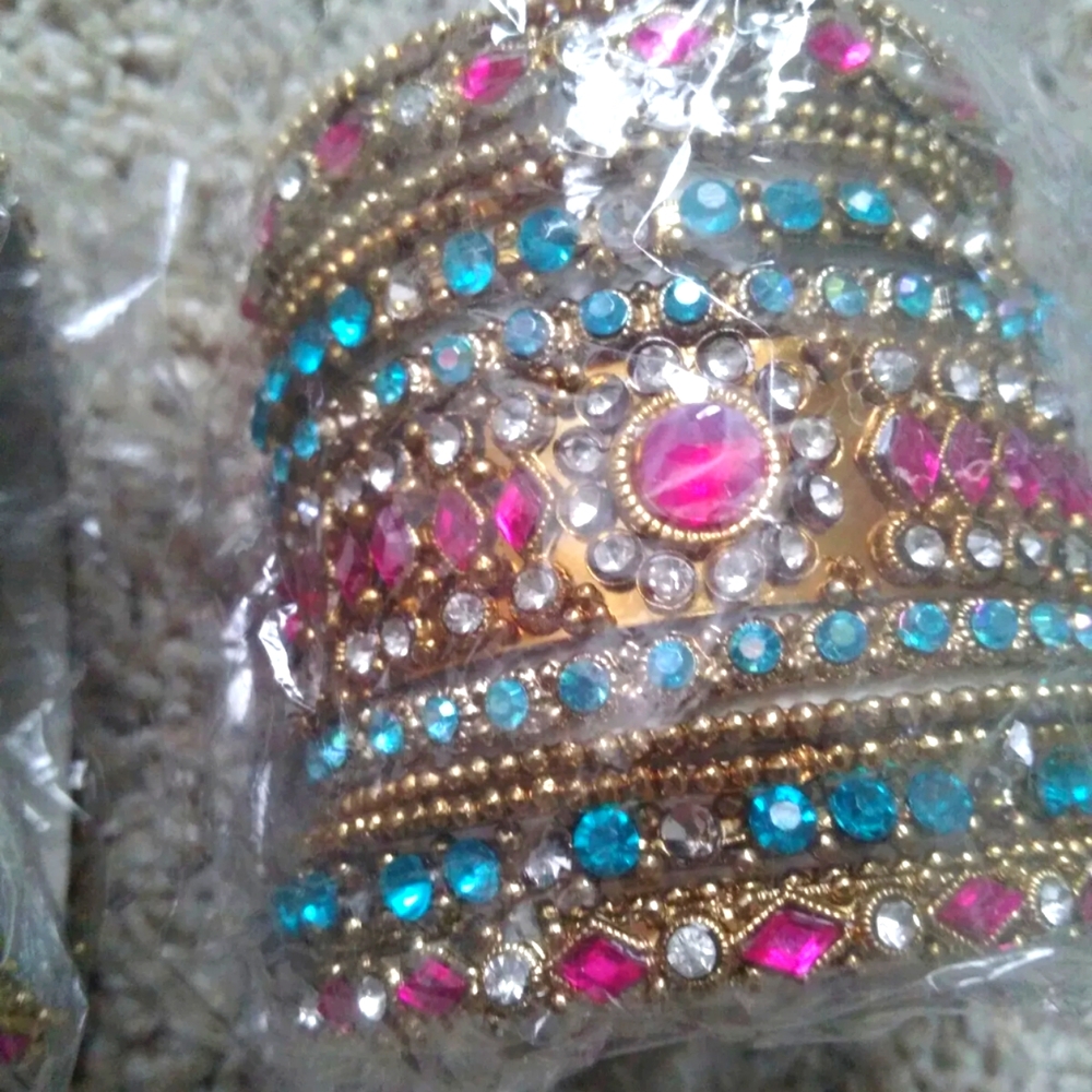 Bangle set (2) Brand new